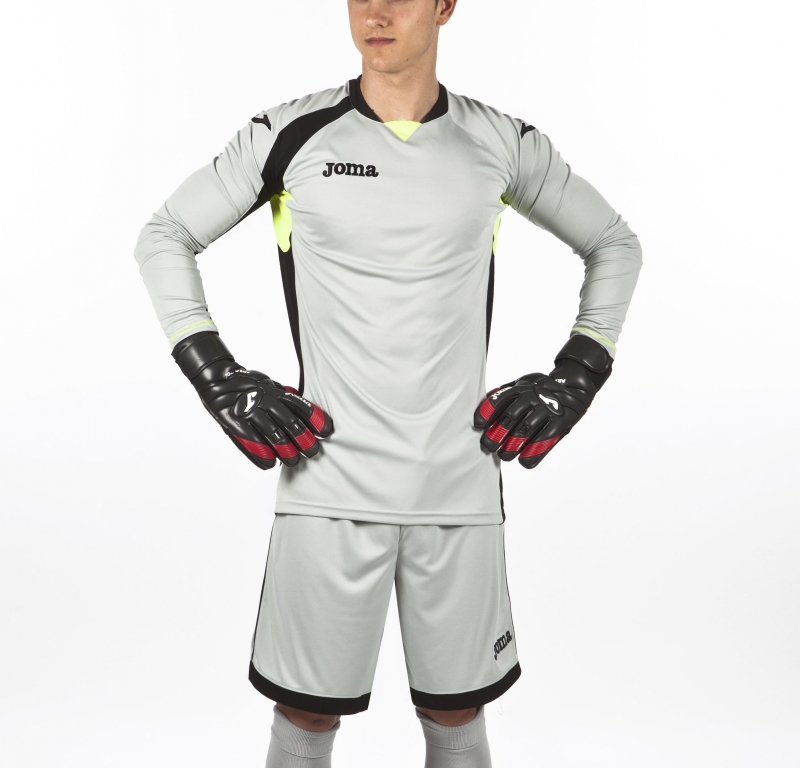 grey goalkeeper kit